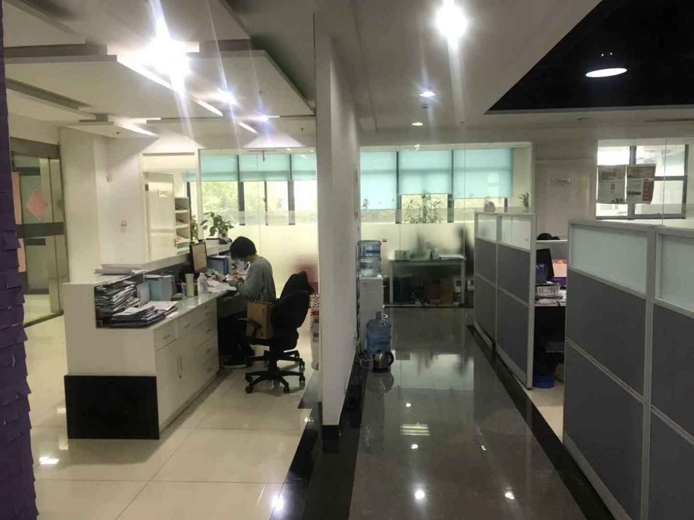 上海桂林聚科都市科技园1000平米办公室出租-租金价格4.00元/m²/天