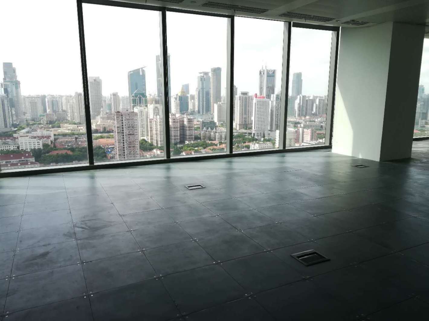 恒隆广场南京西路　恒隆广场　693平简装可分割　送免租期