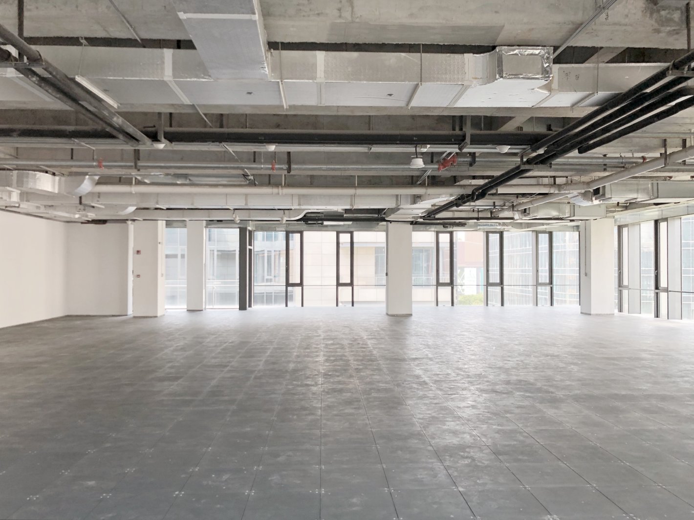 虹桥绿谷广场虹桥绿谷广场，2面采光标准交付，户型方正。