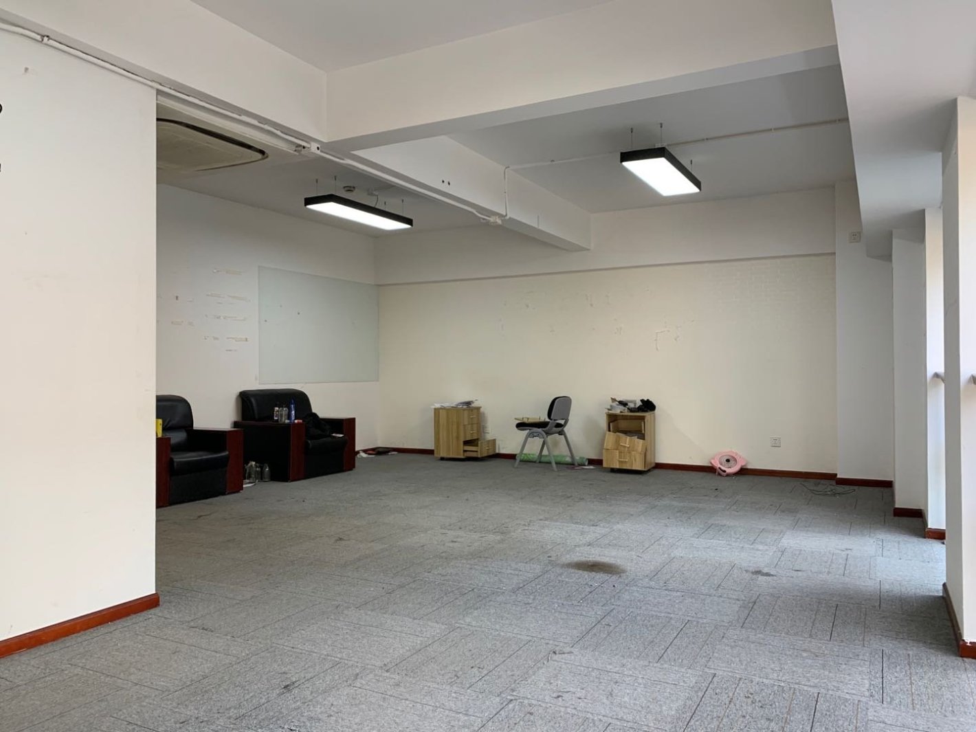 苏河汇-临虹路128弄淞虹路高档次办公室急租，办公氛围/配套好，价格好谈