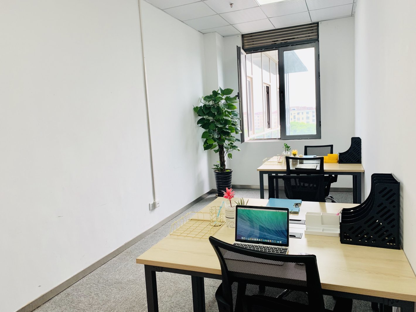 矽岸国际广兰路板块班车直达精装全配独立小户型房间