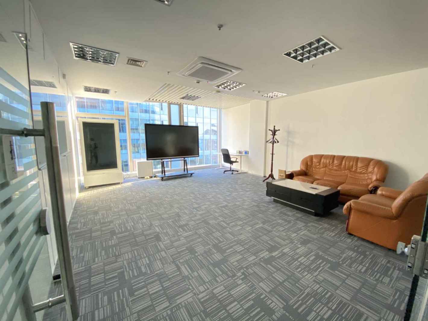 中铁中环时代广场静安 中铁中环时代广场 583平米 精装修