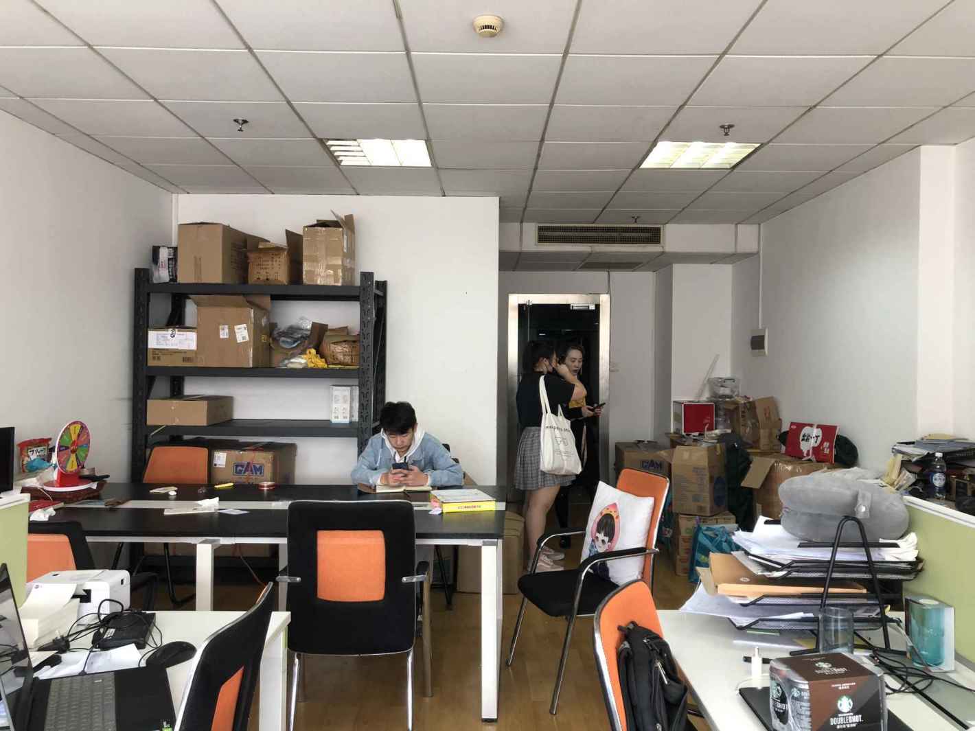 曹杨商务大厦曹杨商务大厦 近大渡河路 带装修 看房方便