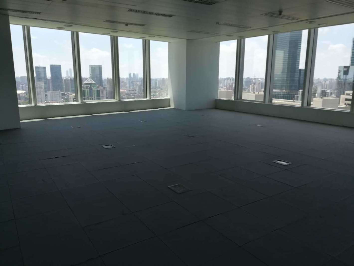 恒隆广场南京西路　恒隆广场　693平简装可分割　送免租期