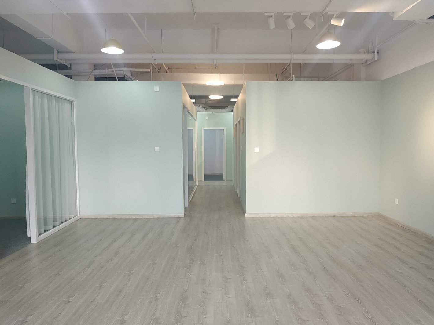 芳华德必运动LOFT浦东 芳华德必运动LOFT 189平米 中等装修