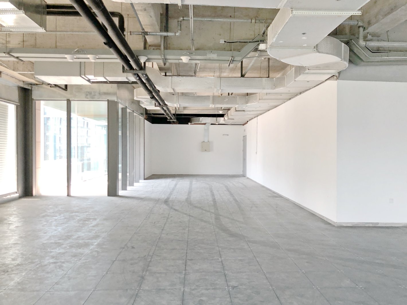 虹桥绿谷广场虹桥绿谷广场，2面采光标准交付，户型方正。