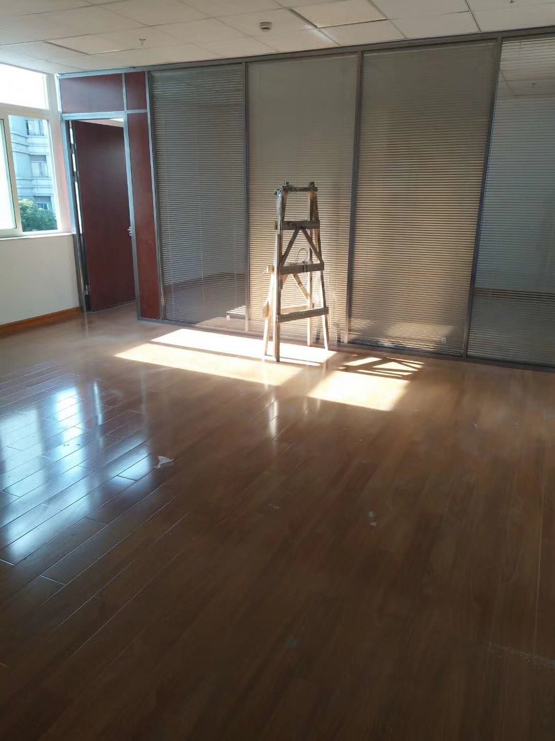 烨博大厦200平米办公室出租-租金价格2.03元/m²/天