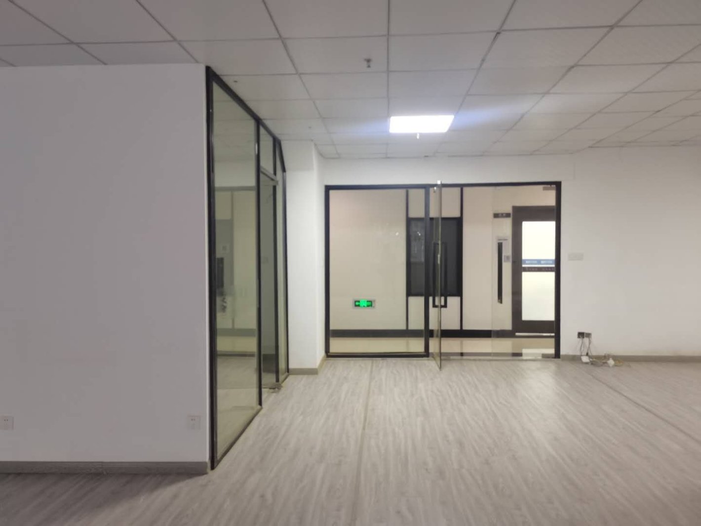 融景解园125平米办公室出租-租金价格3.60元/m²/天