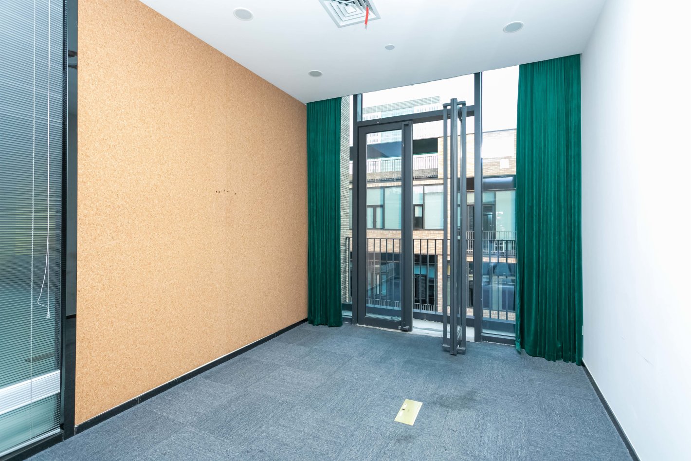 大宁中心广场静安 大宁中心广场 352平米 毛坯