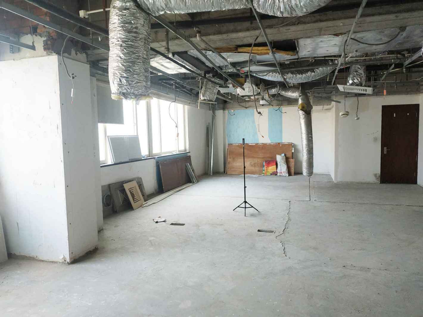 七建大厦9号线宜山路　七建大厦　适合家具展示类客户