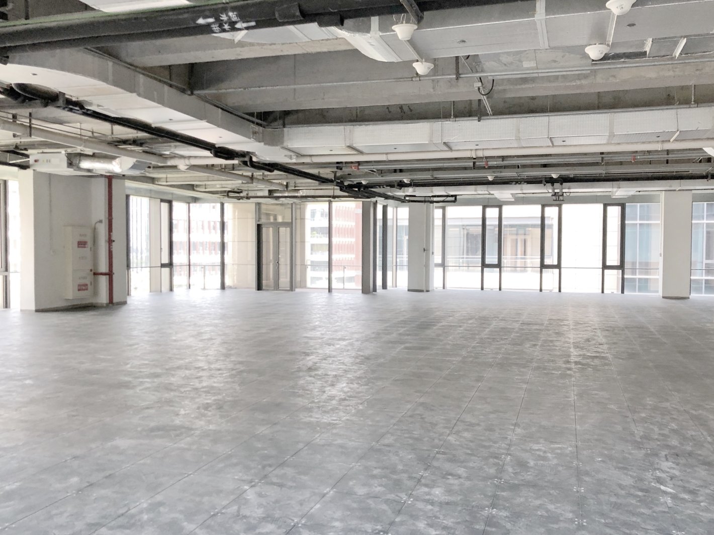 虹桥绿谷广场虹桥绿谷广场，2面采光标准交付，户型方正。