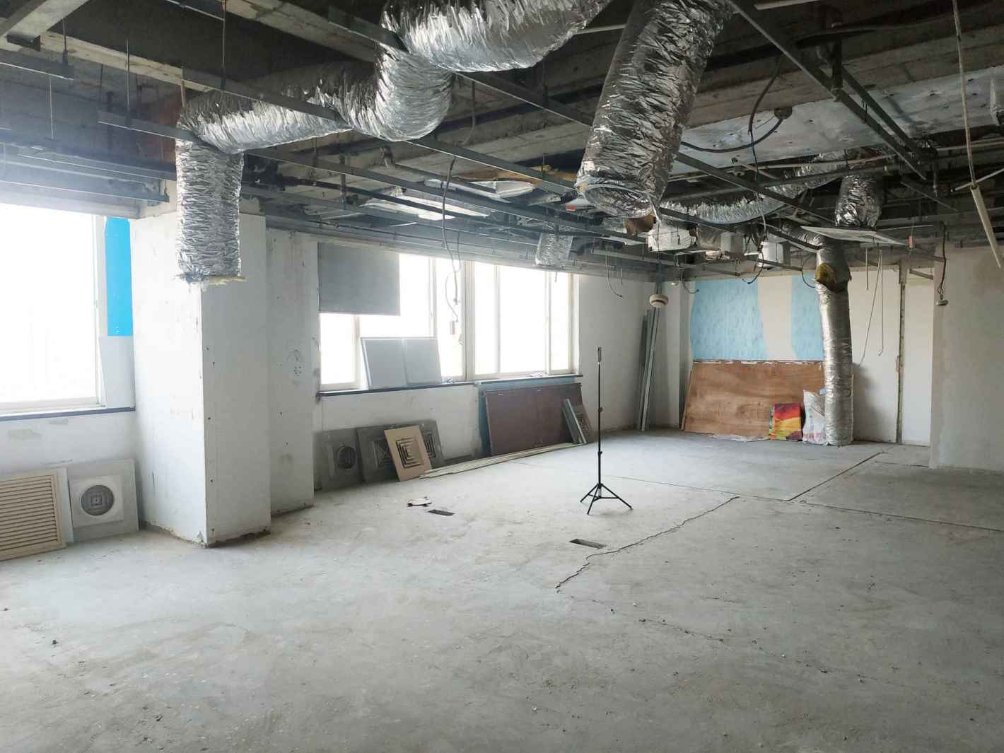 七建大厦9号线宜山路　七建大厦　适合家具展示类客户