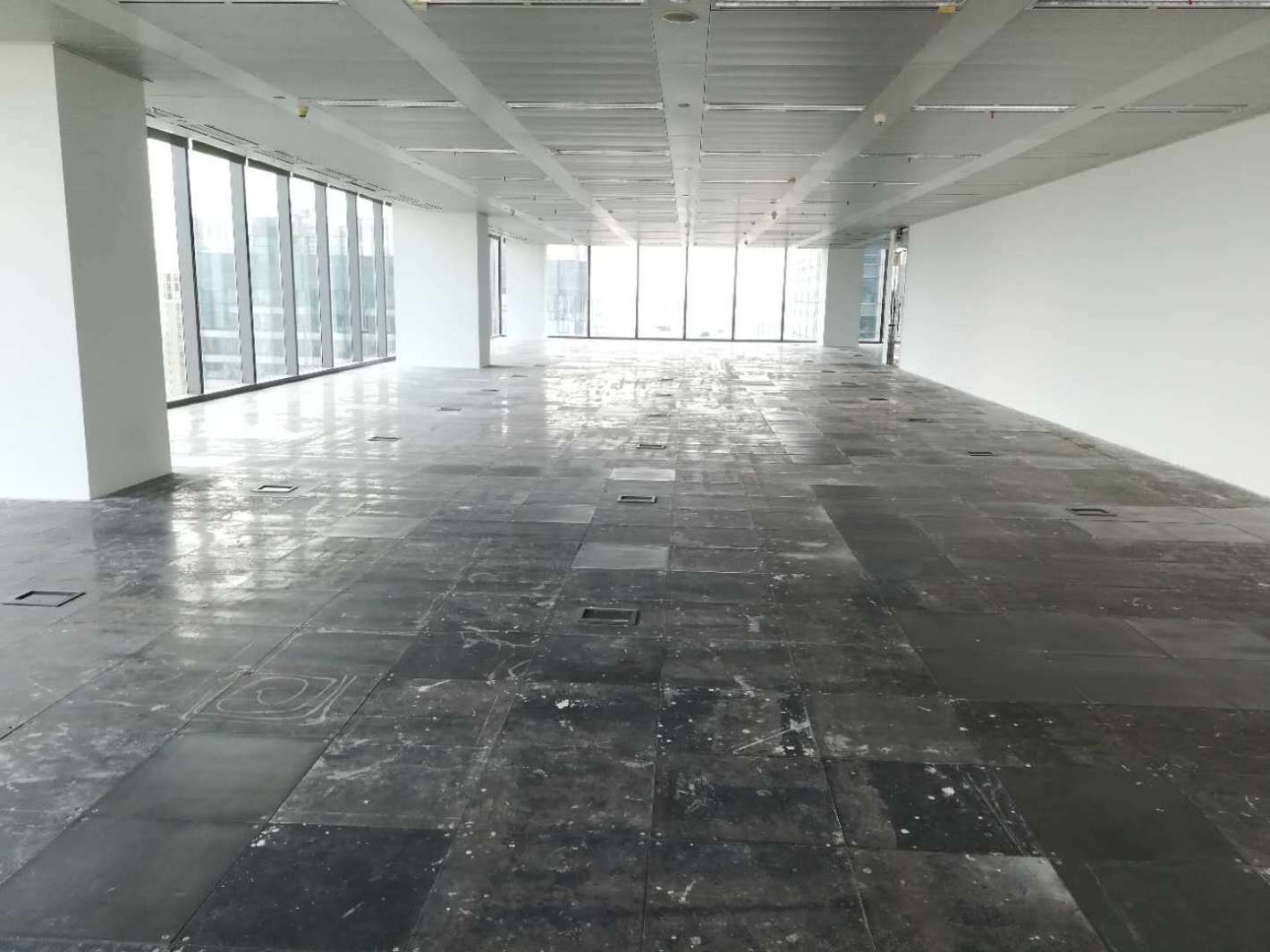 恒隆广场南京西路　恒隆广场　693平简装可分割　送免租期