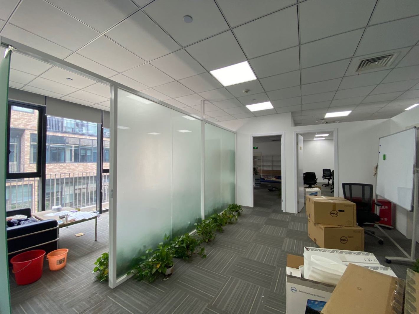 大宁中心广场352平米办公室出租-租金价格3.50元/m²/天