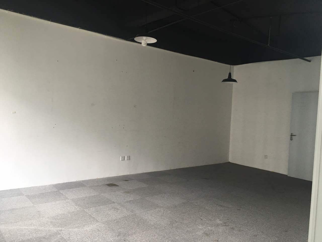 长江软件园长江软件园　装修带隔断　价格便宜　地铁近　得房率高