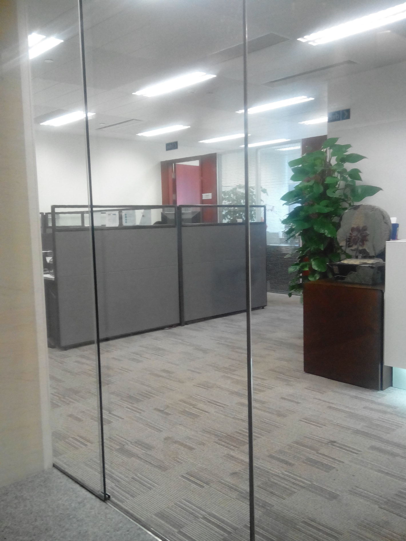 北美广场250平米办公室出租-租金价格3.50元/m²/天