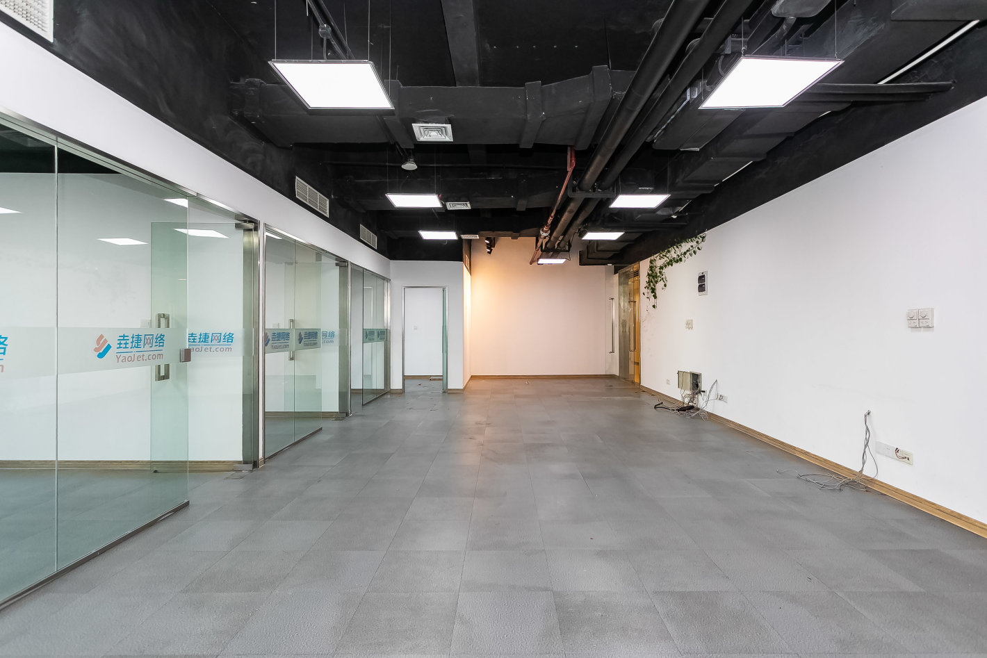 华滋奔腾大厦宝山 华滋奔腾大厦 213平米 简装修