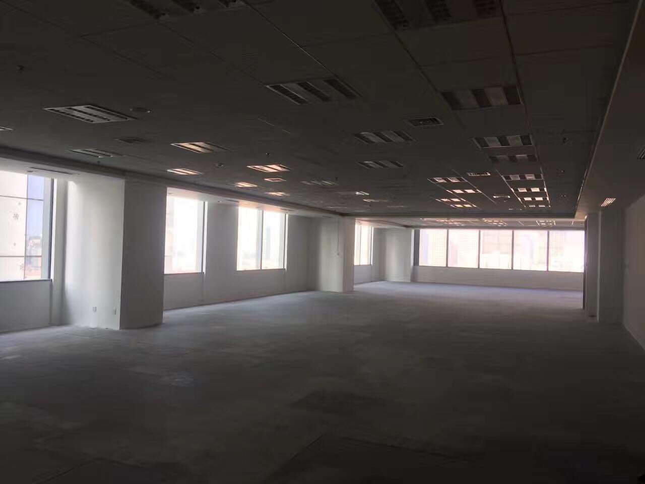 新茂大厦308平米办公室出租-租金价格8.00元/m²/天