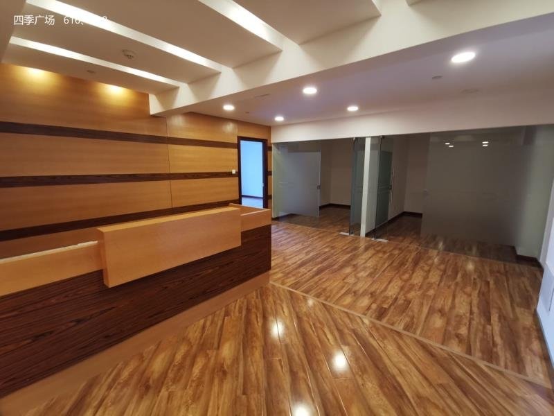 金汇四季广场金汇四季广场，近10号线龙柏新村地铁站，精装修有隔断