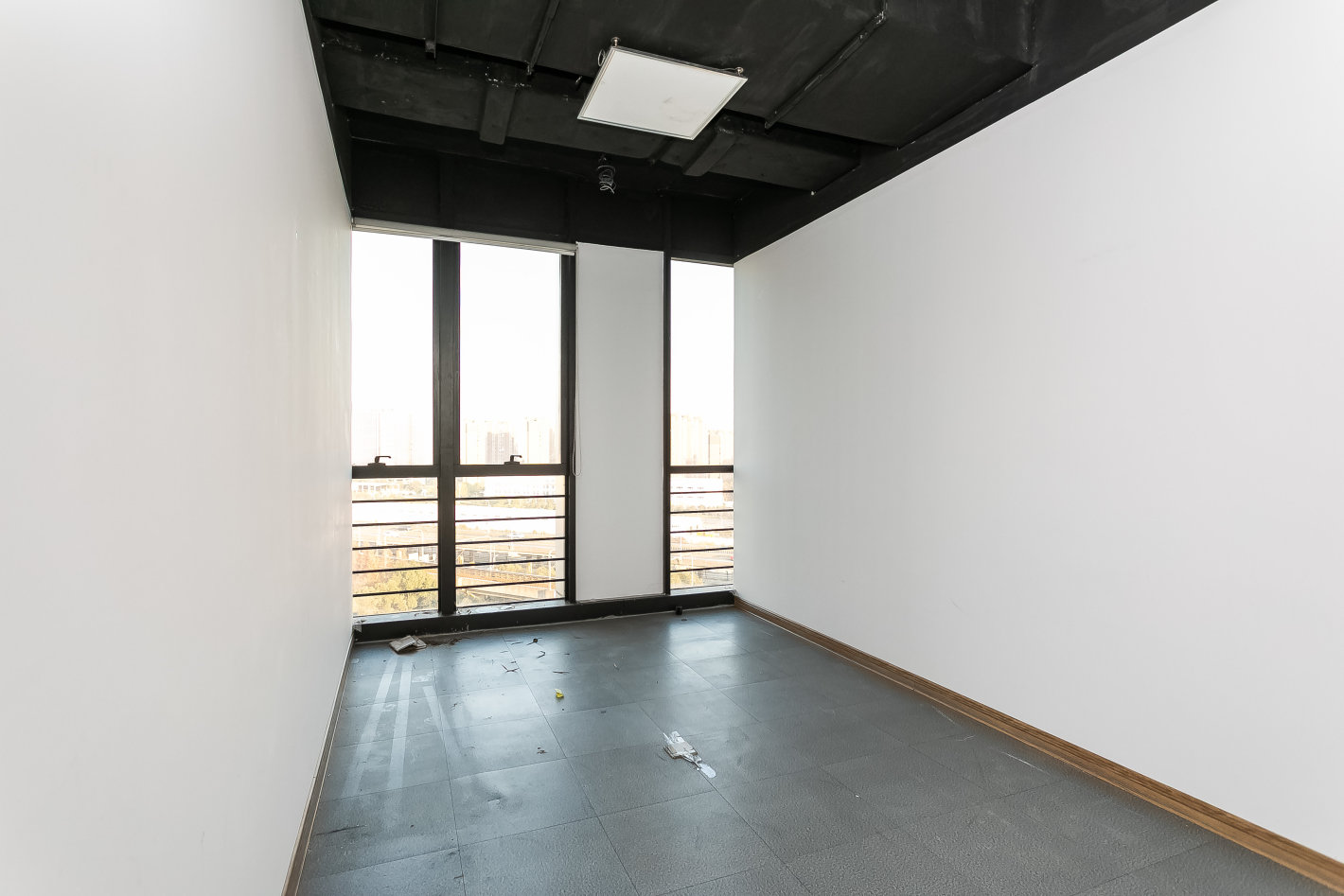 华滋奔腾大厦宝山 华滋奔腾大厦 213平米 简装修