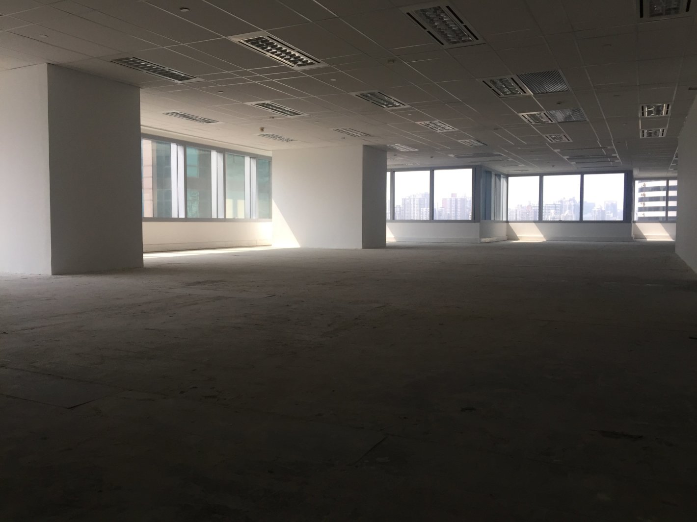中信泰富广场静安地标性建筑　高品质办公室　标准交付