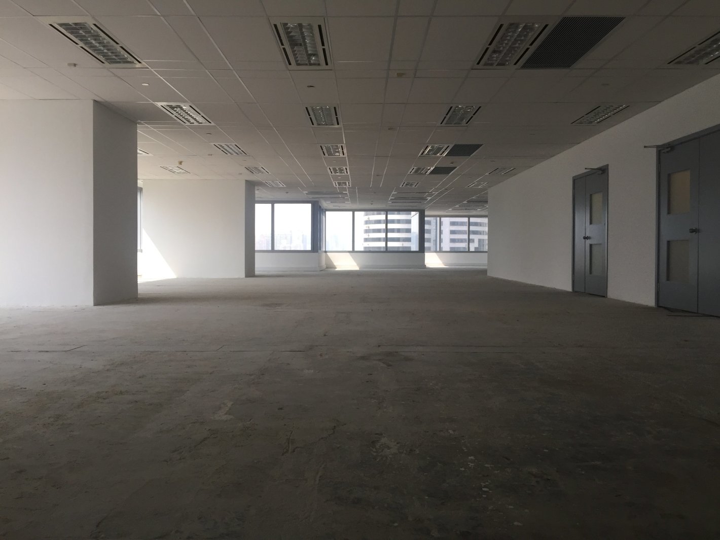 中信泰富广场静安地标性建筑　高品质办公室　标准交付