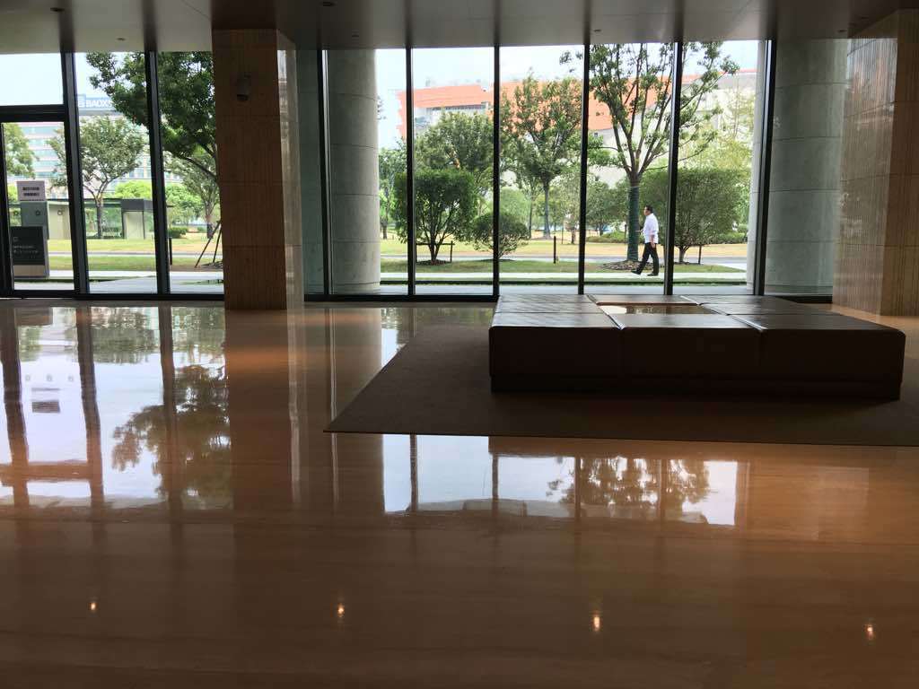 德克士与全家大楼2600平米办公室出租-租金价格3.00元/m²/天