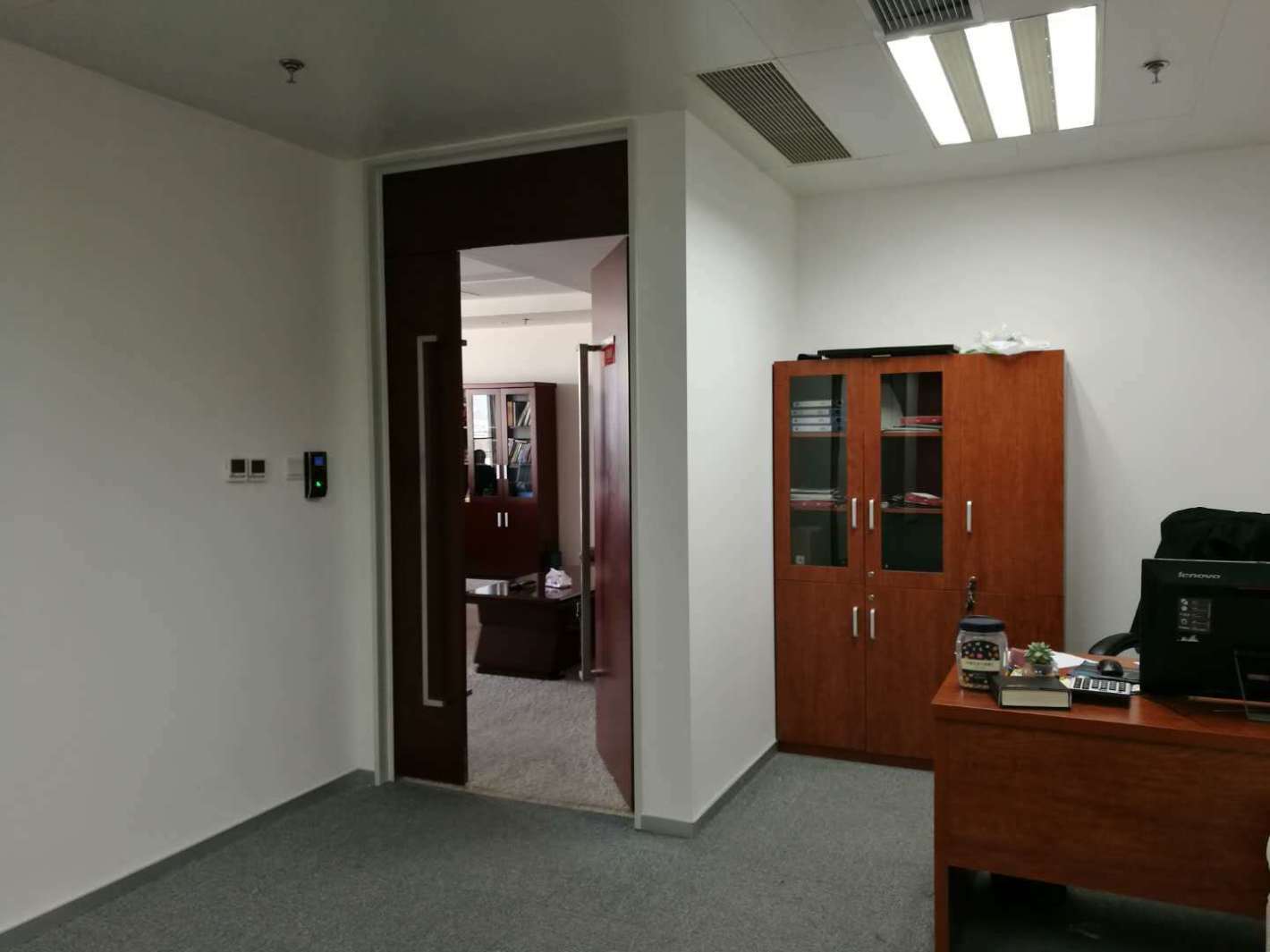 绿地汇中心绿地滨江610平米精装带家具　直观黄浦江　地铁11号线上盖