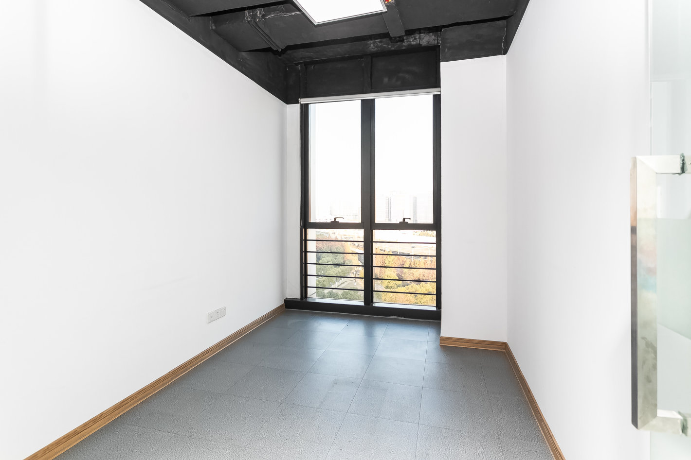 华滋奔腾大厦宝山 华滋奔腾大厦 213平米 简装修