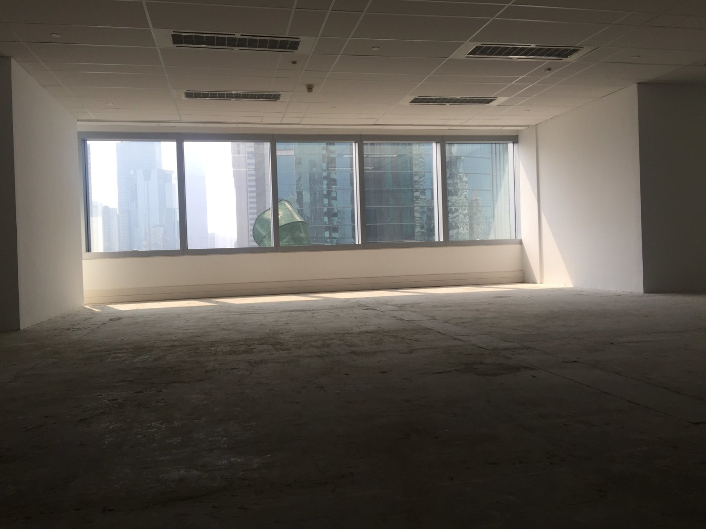 中信泰富广场静安地标性建筑　高品质办公室　标准交付