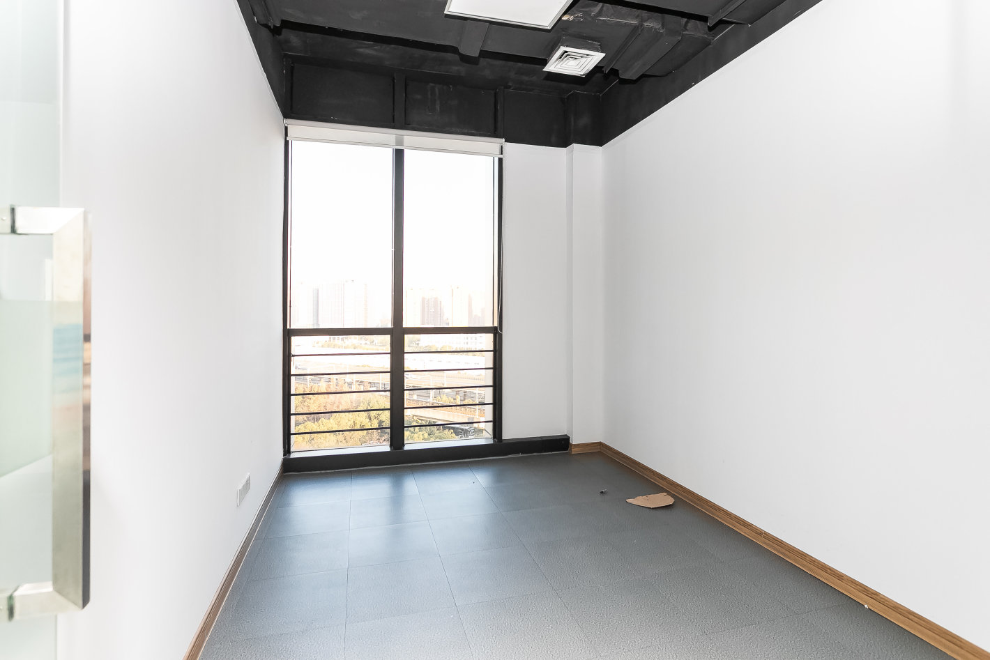 华滋奔腾大厦宝山 华滋奔腾大厦 213平米 简装修