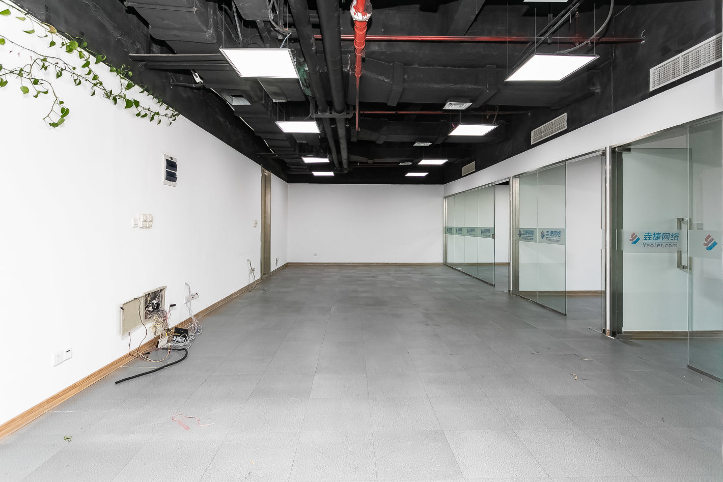 华滋奔腾大厦宝山 华滋奔腾大厦 213平米 简装修