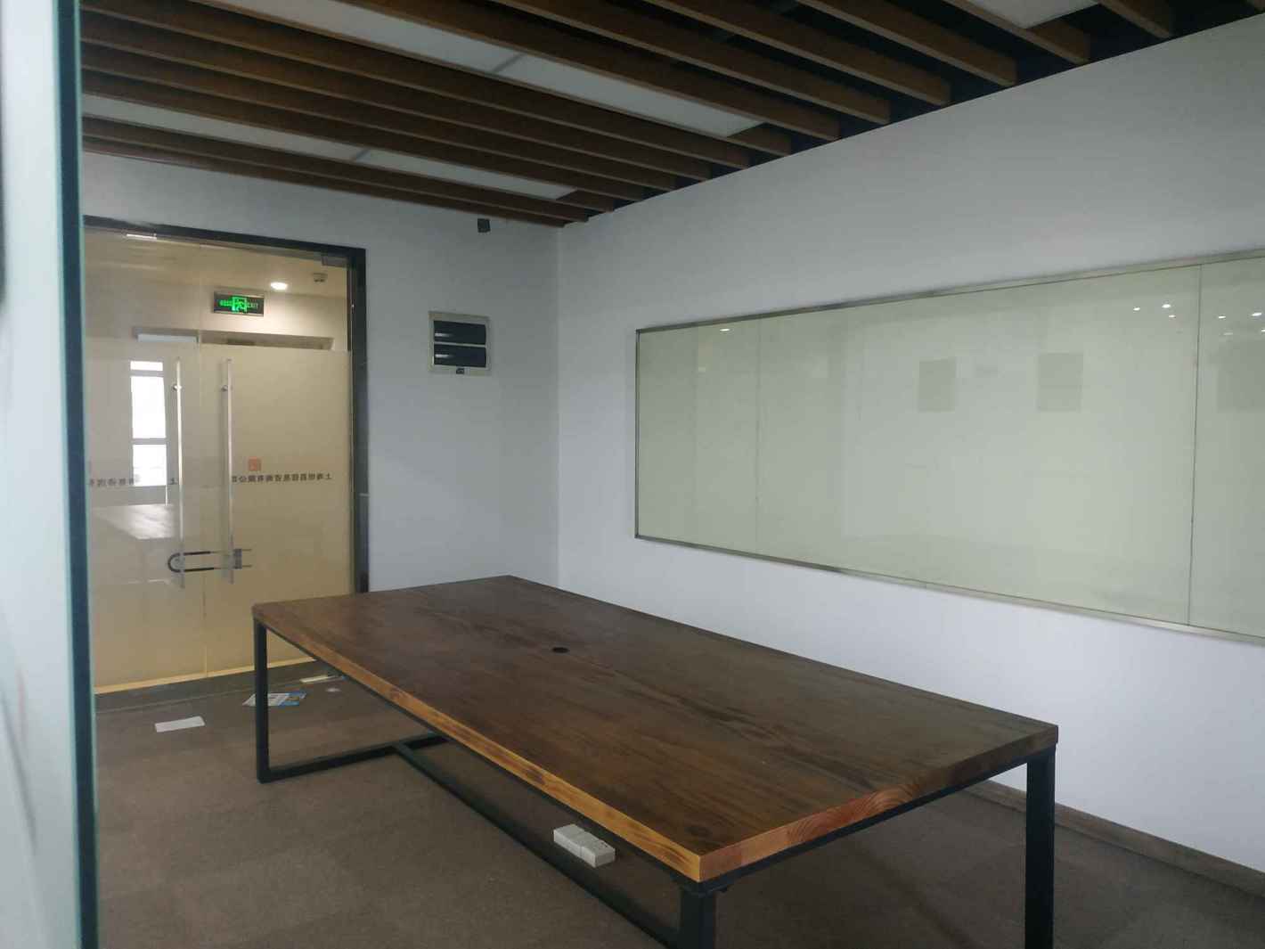 近铁城市广场地铁口、211平精装修招租、看房随时，预租从速！