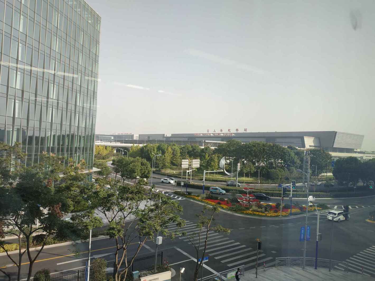 虹桥汇虹桥汇，精装带家具，半层正对电梯，房型方正