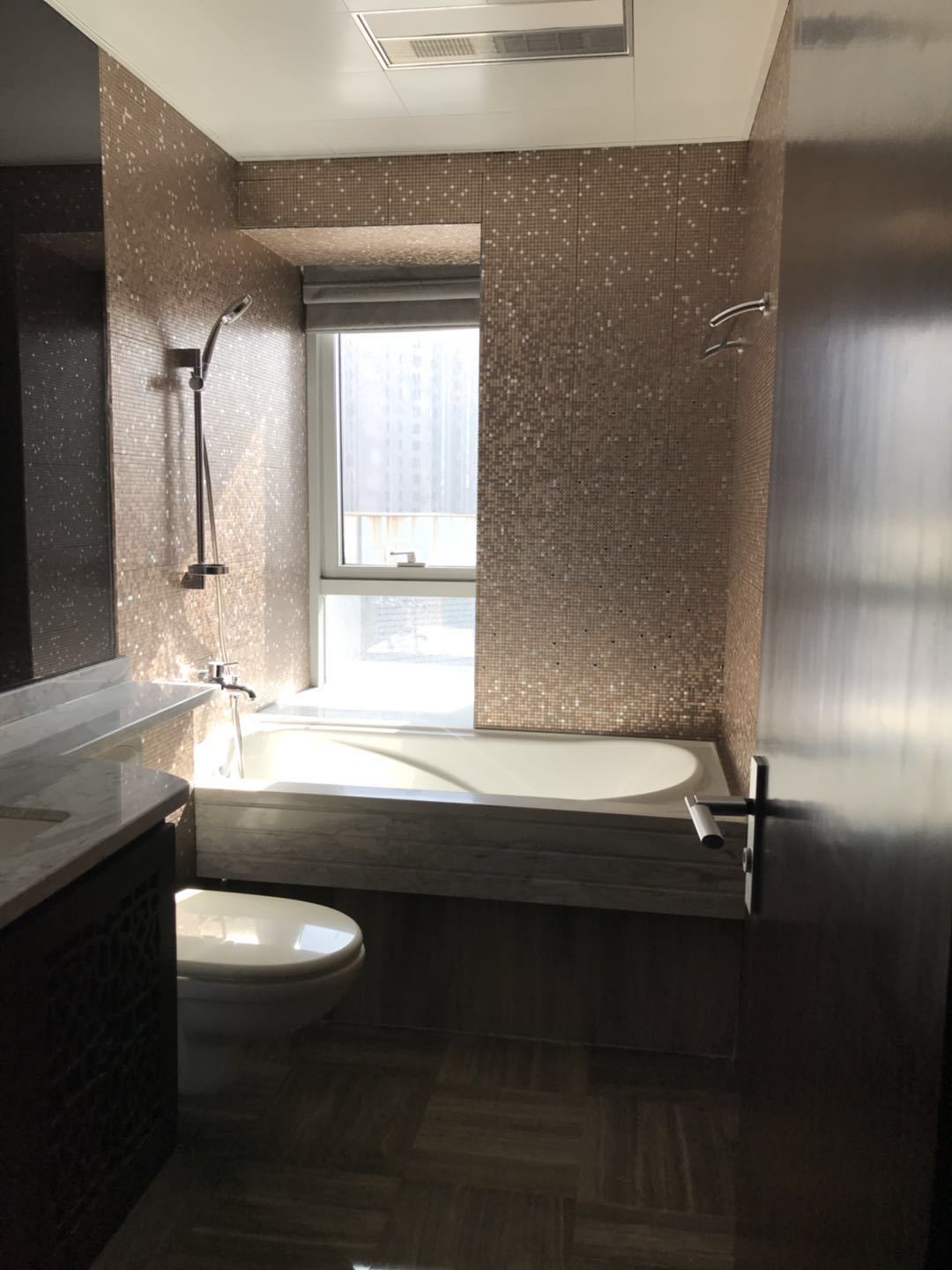 日月光伯爵居9号线地铁上盖 伯爵居122平 带装修带家具 看房方便