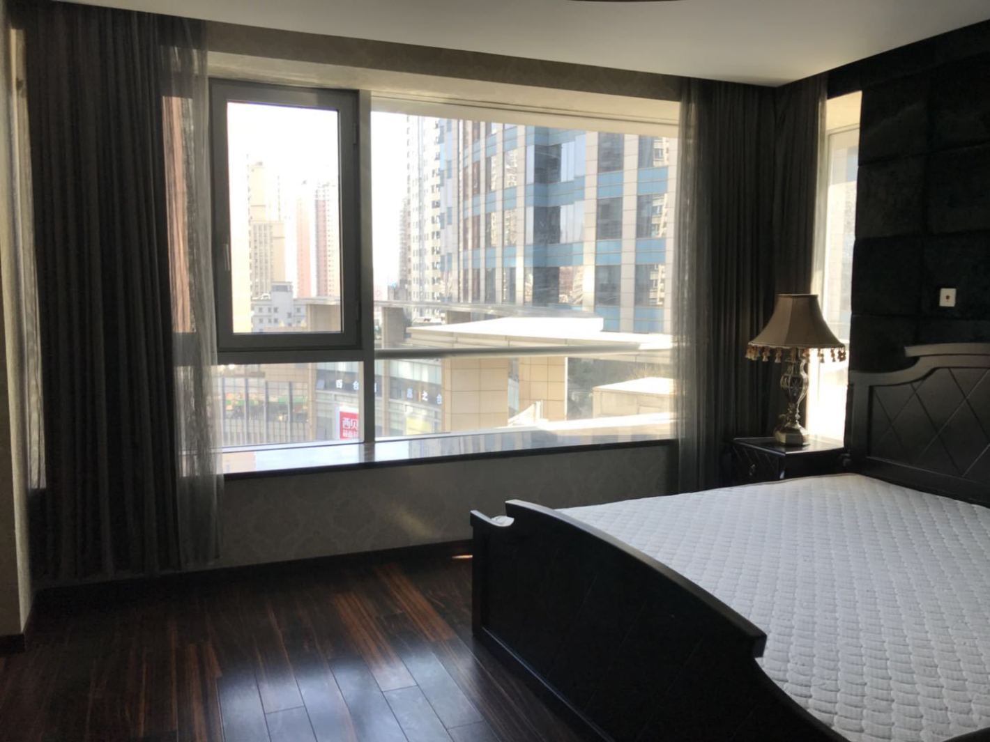 日月光伯爵居9号线地铁上盖 伯爵居122平 带装修带家具 看房方便