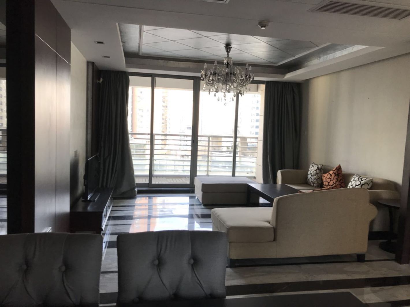 日月光伯爵居9号线地铁上盖 伯爵居122平 带装修带家具 看房方便