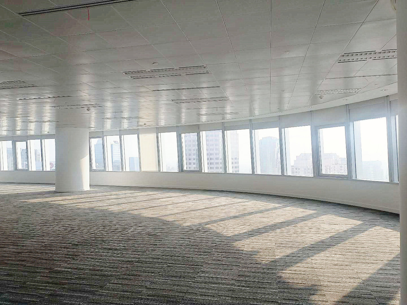尚嘉中心409平米办公室出租-租金价格7.60元/m²/天