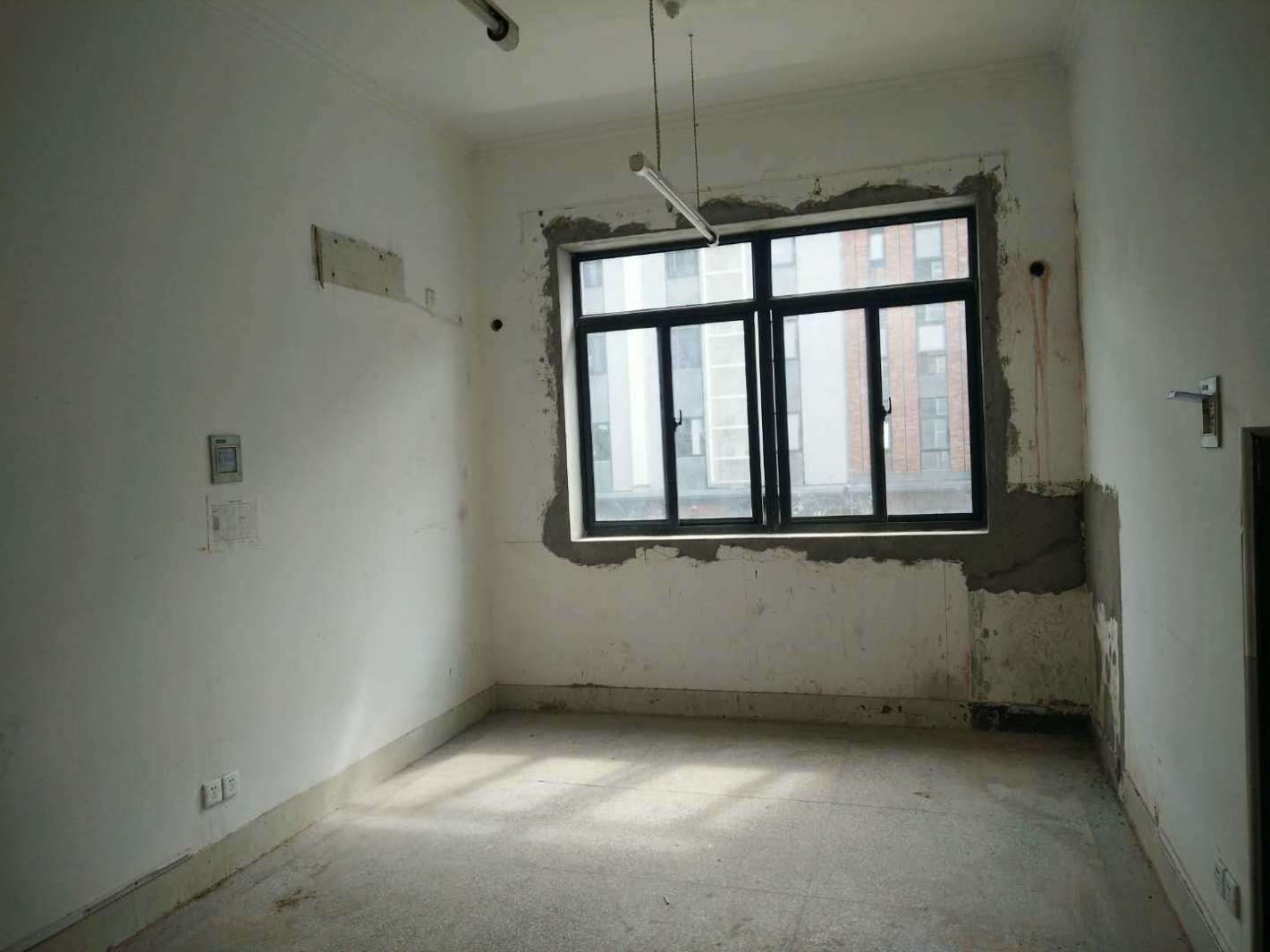 越界·X2创意空间二期130平米办公室出租-租金价格5.27元/m²/天