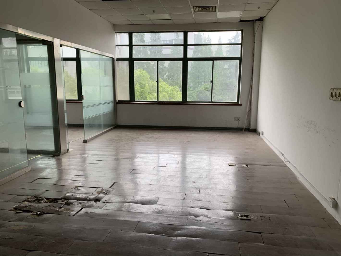 漕河泾科技产业化大楼118平米办公室出租-租金价格4.36元/m²/天