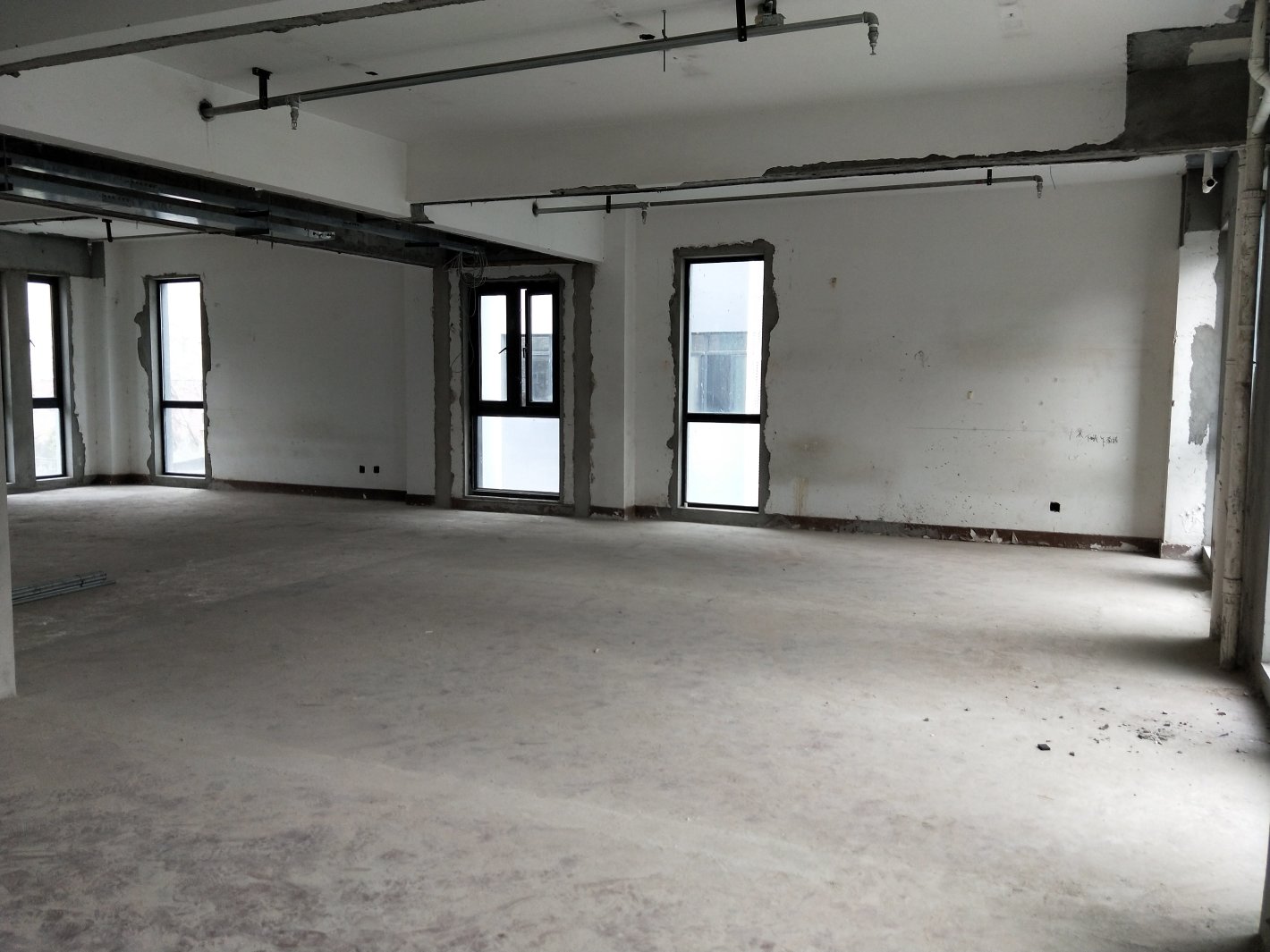 越界·X2创意空间二期450平米办公室出租-租金价格4.56元/m²/天