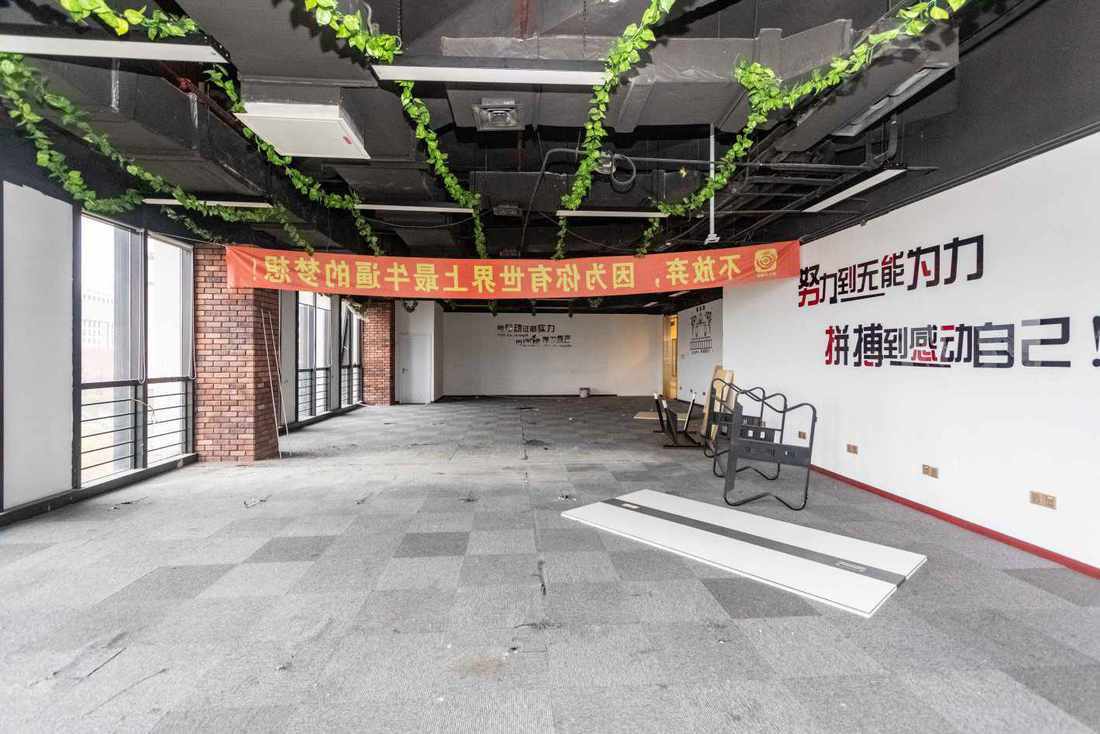 华滋奔腾大厦宝山 华滋奔腾大厦 247平米 精装修