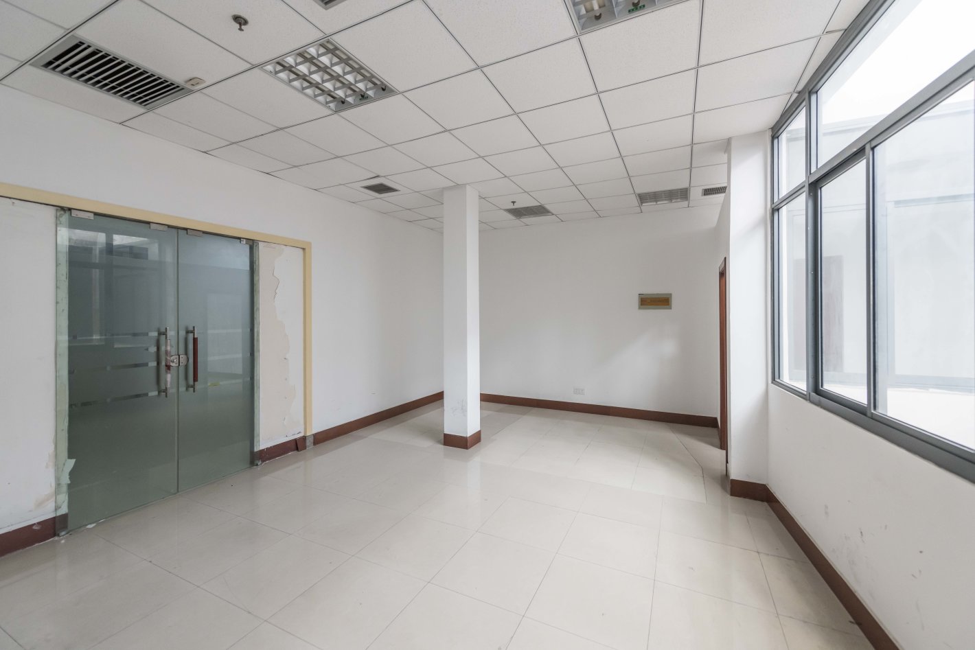 恒大长青坊创意园580平米办公室出租-租金价格3.04元/m²/天