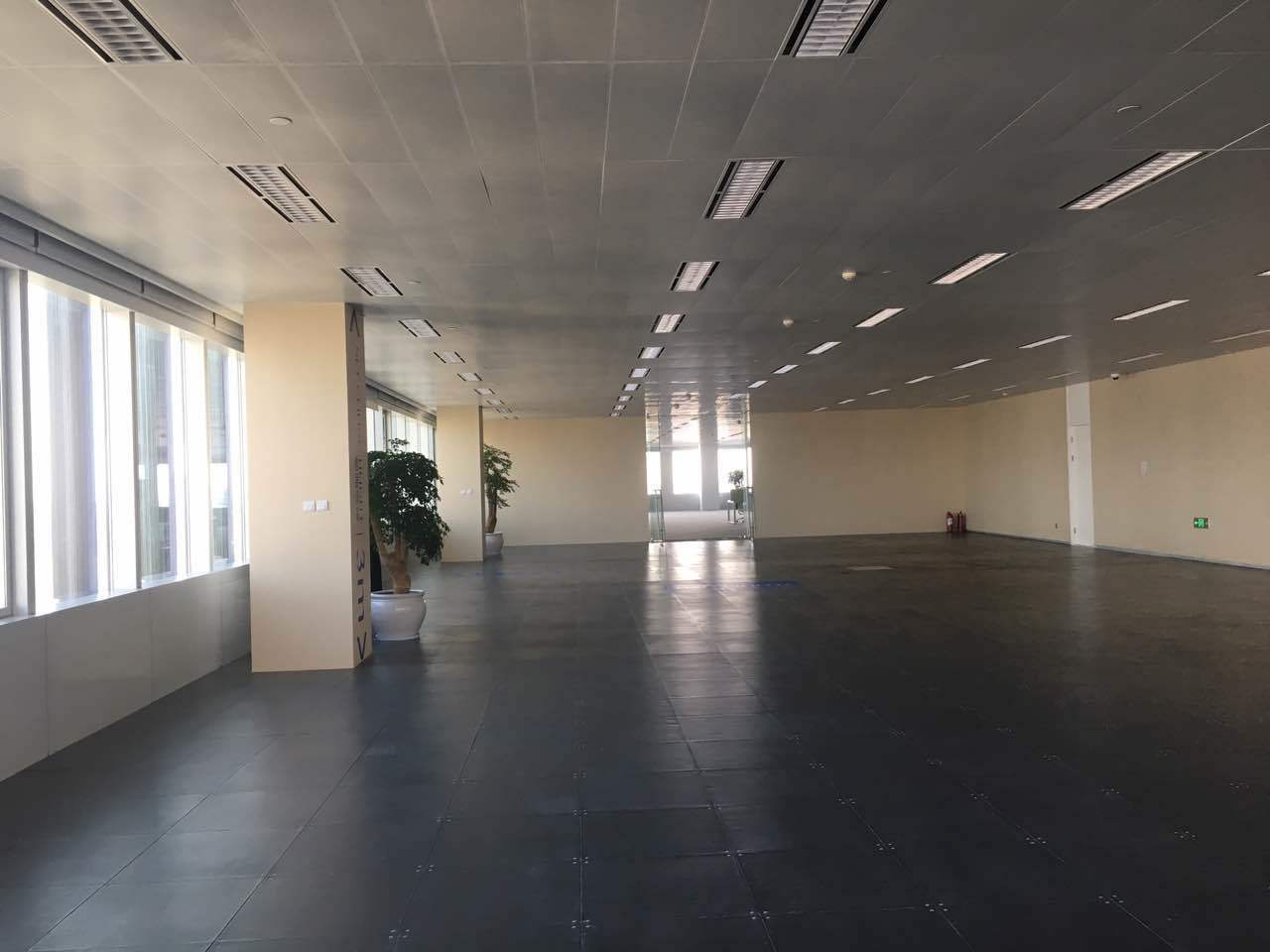 星荟中心206平米办公室出租-租金价格12.17元/m²/天