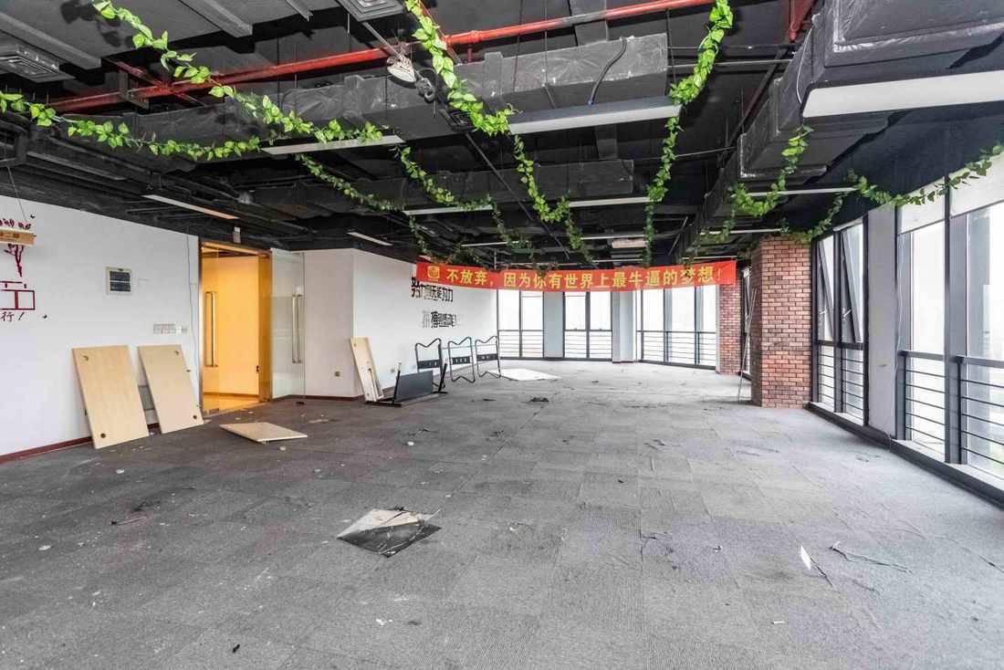 华滋奔腾大厦宝山 华滋奔腾大厦 247平米 精装修