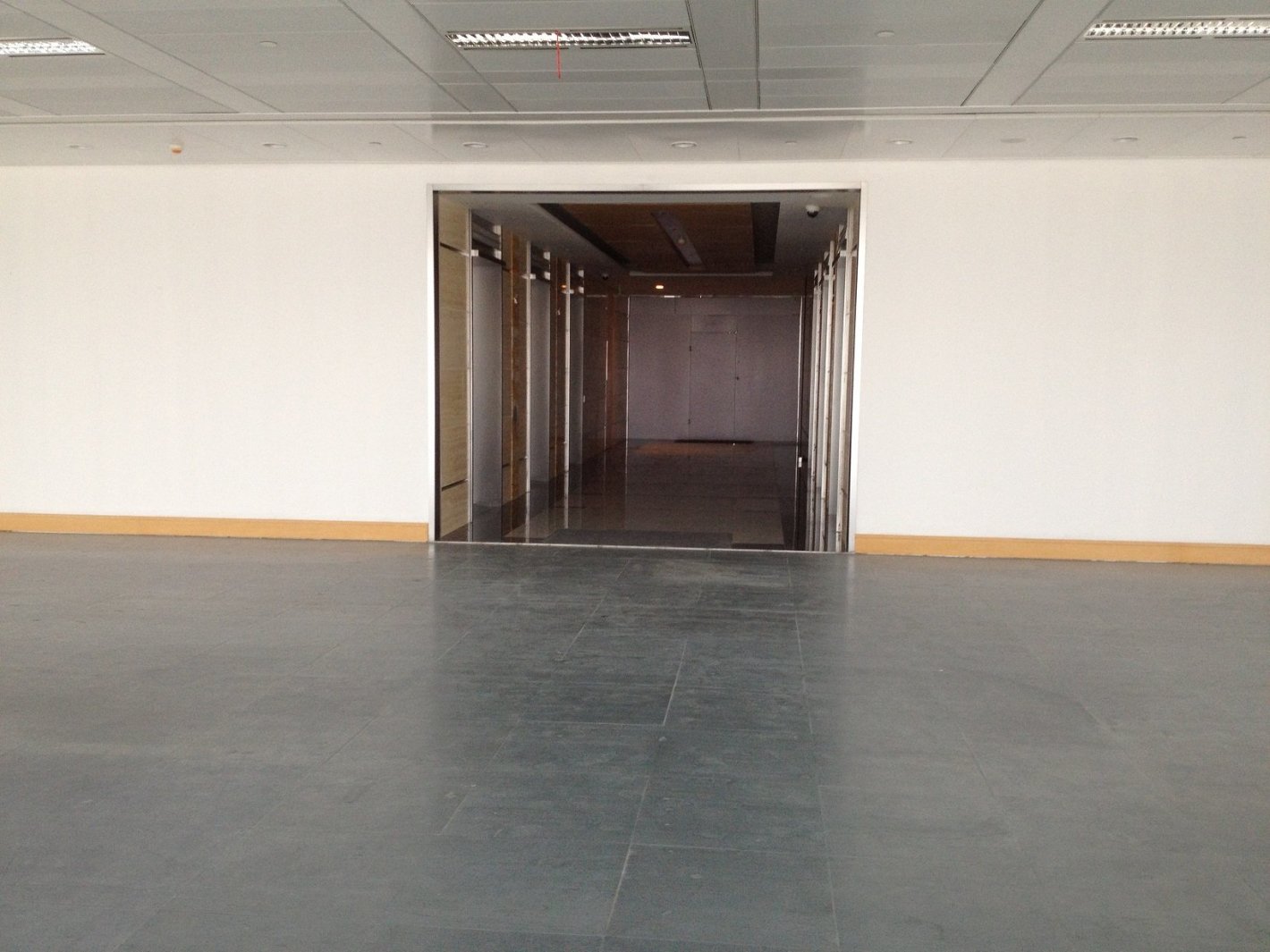 上海国金中心668平米办公室出租-租金价格12.00元/m²/天