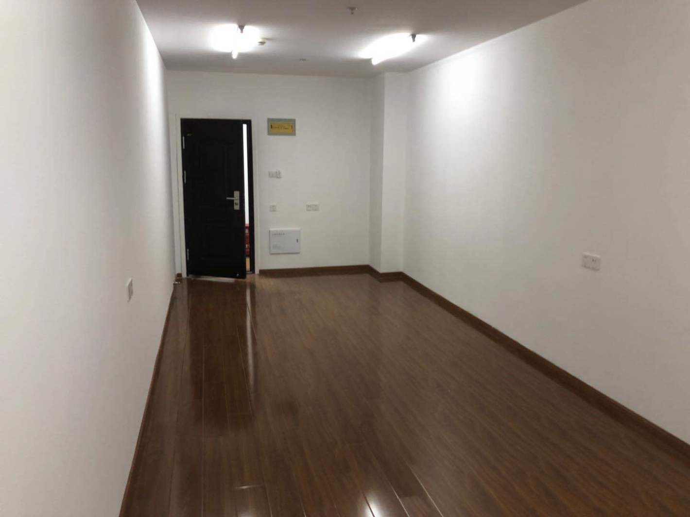 上海时装商厦40平米办公室出租-租金价格3.85元/m²/天