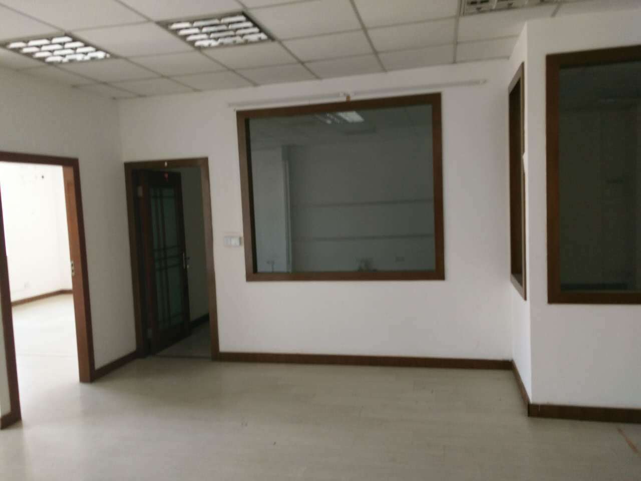 场中钢贸大厦130平米办公室出租-租金价格1.83元/m²/天