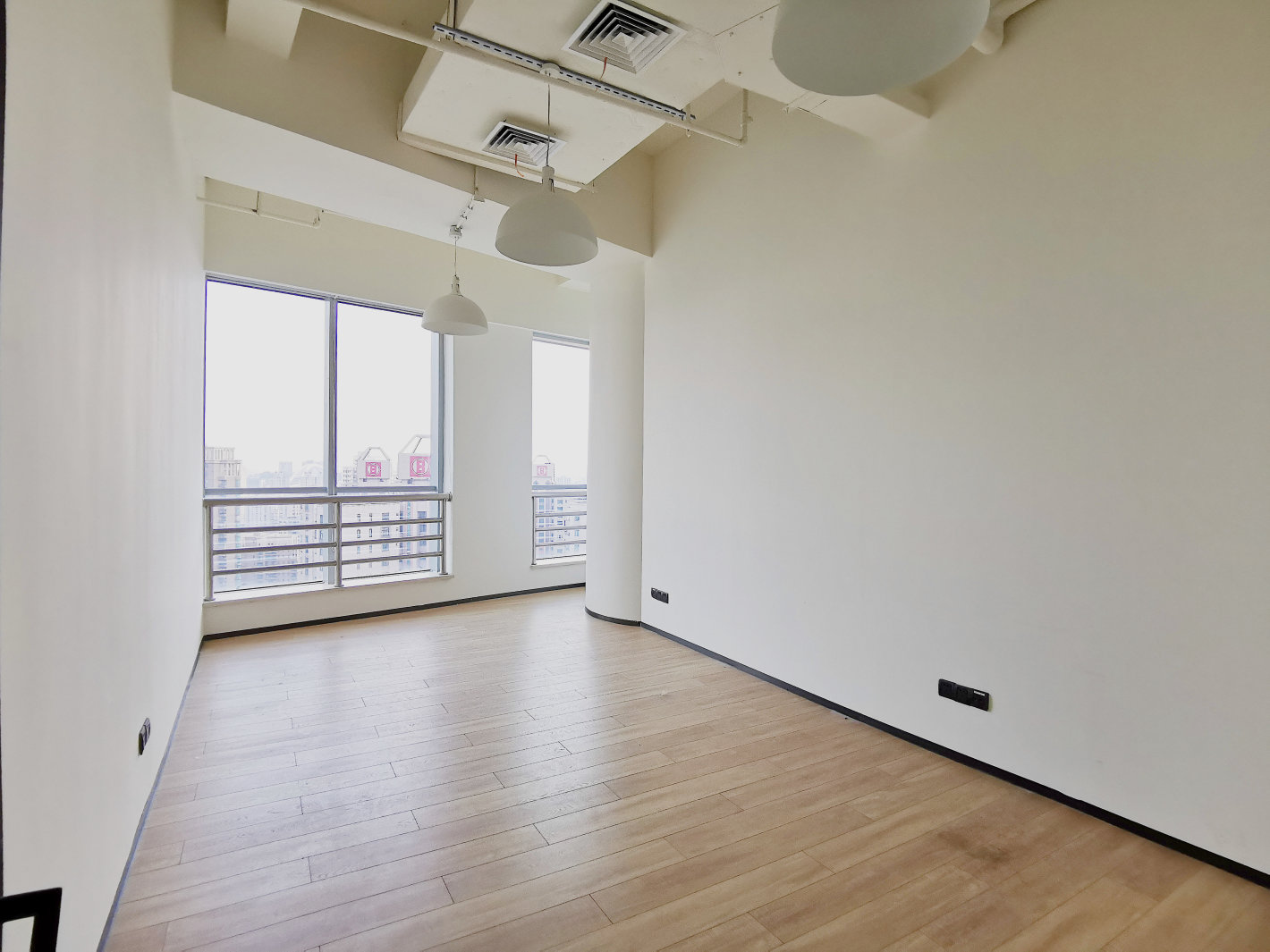 日月光中心黄浦 日月光中心 470平米 简装修