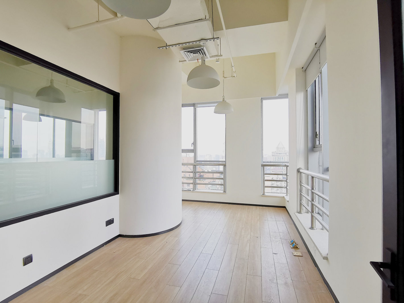 日月光中心黄浦 日月光中心 470平米 简装修